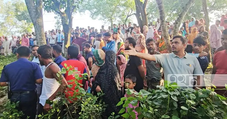 ব্যবসায়ীর মরদেহ উদ্ধারের পর এলাকাবাসীর অবস্থান
